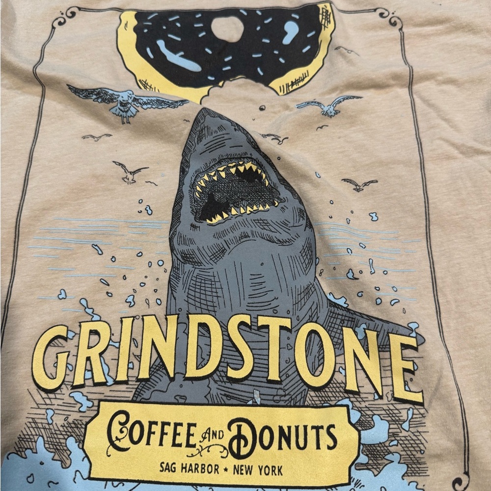 Preowned tee - Picture 2 of 5